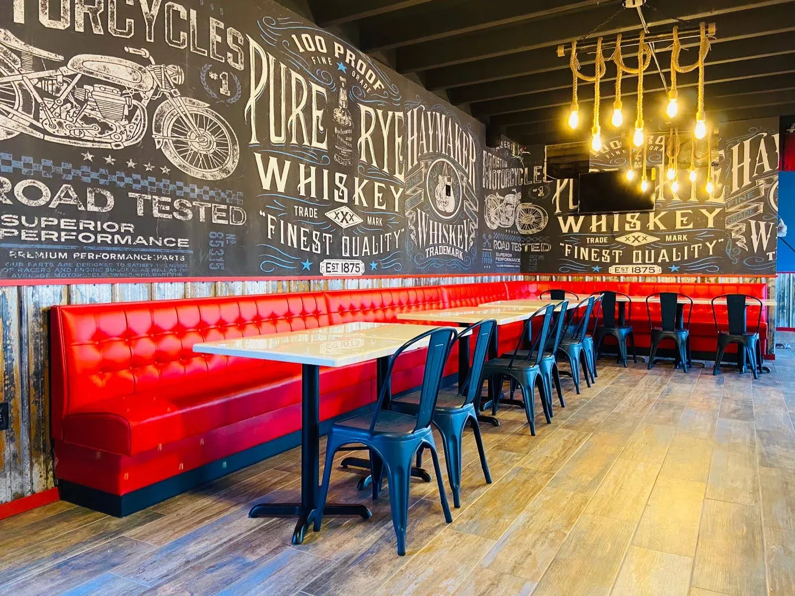 Dining room at Fatboys on Harbor Boulevard in Destin